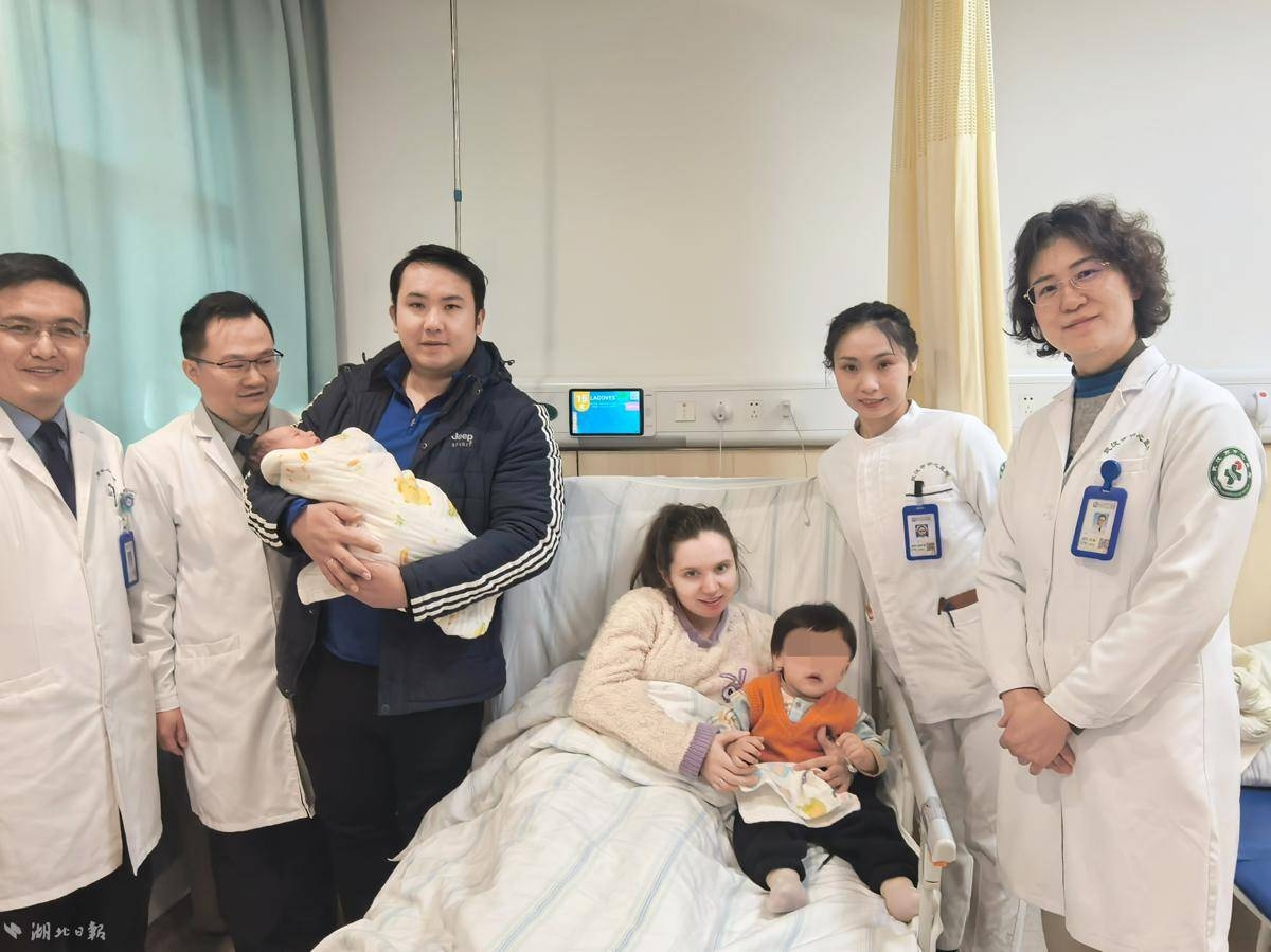  俄罗斯妈妈在武汉再诞“奇迹宝宝”，两宝同时间点出生